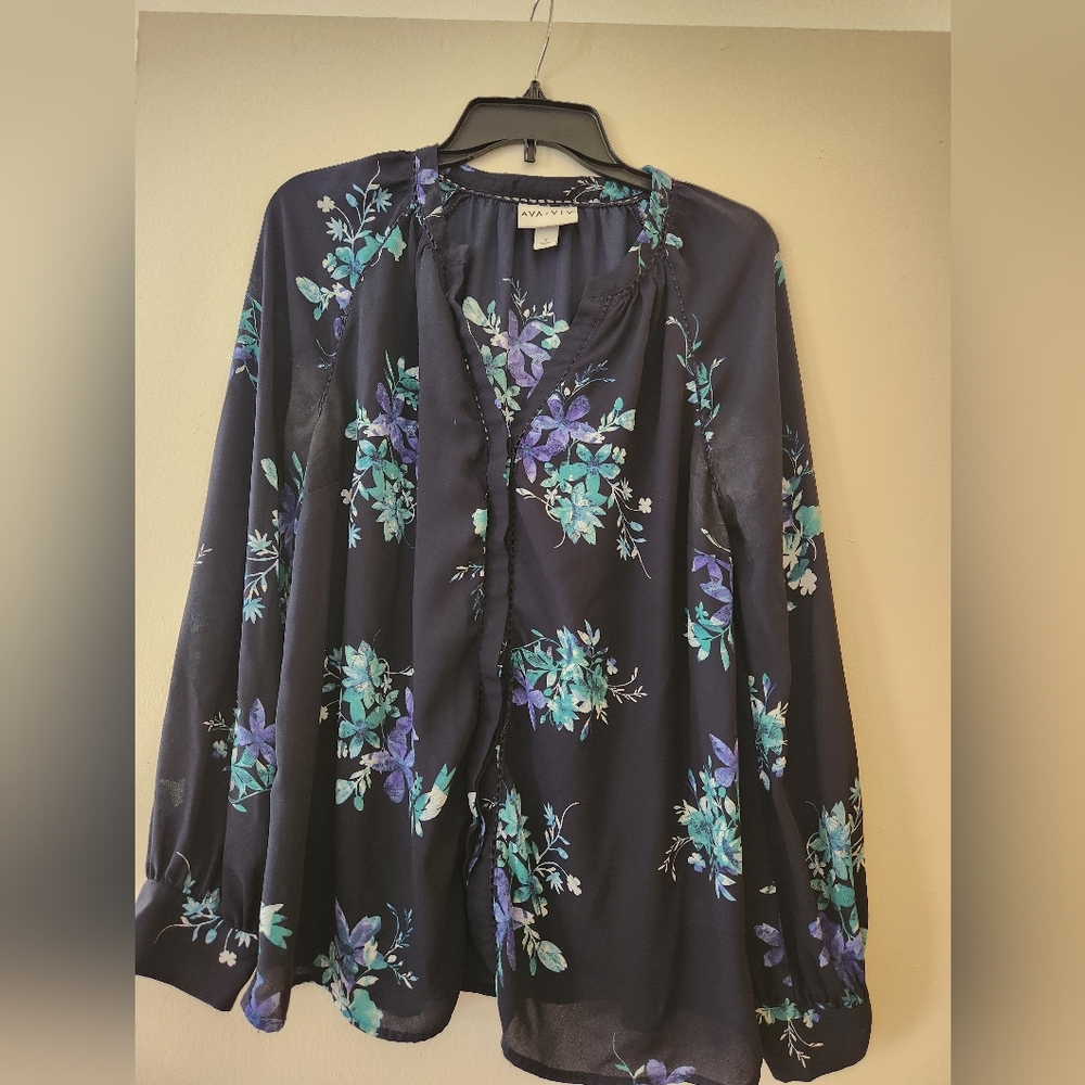 AVA & VIV Women's Size 10 Button Down Blouse V-Neck Blue Floral Long Sleeve